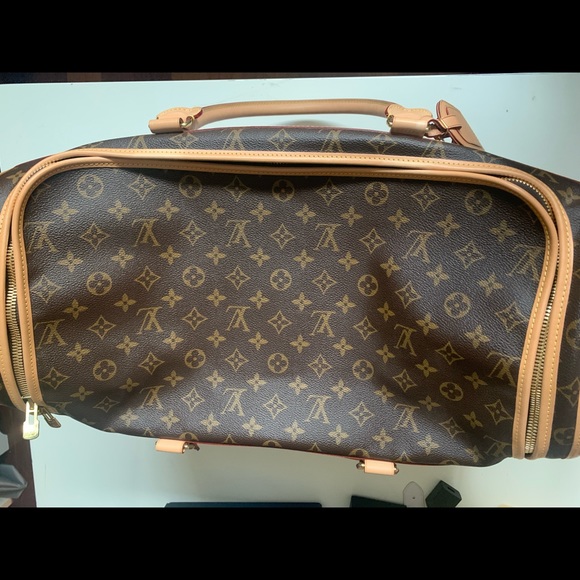 Beautiful Louis Vuitton Dog Carrier 50. Only used once. 19.5L x 9W x 13H. - Picture 8 of 10